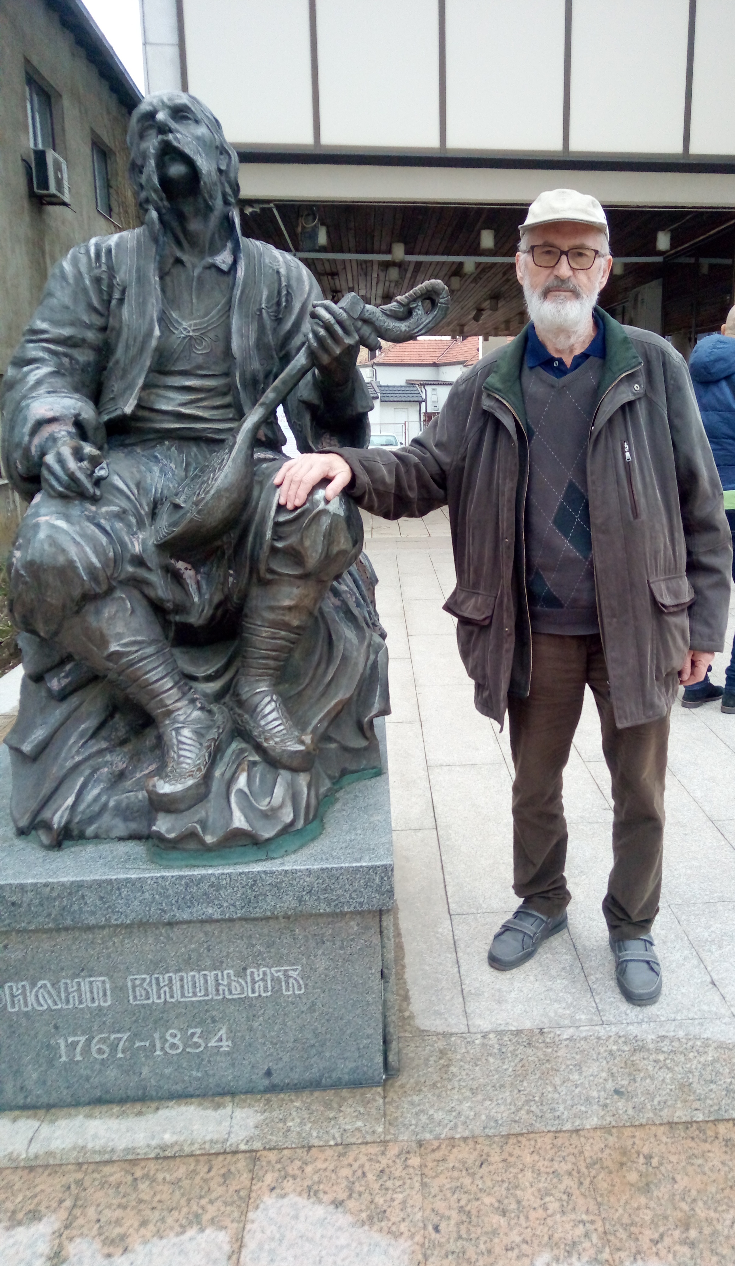 Ivo kod Vinjievog kipa